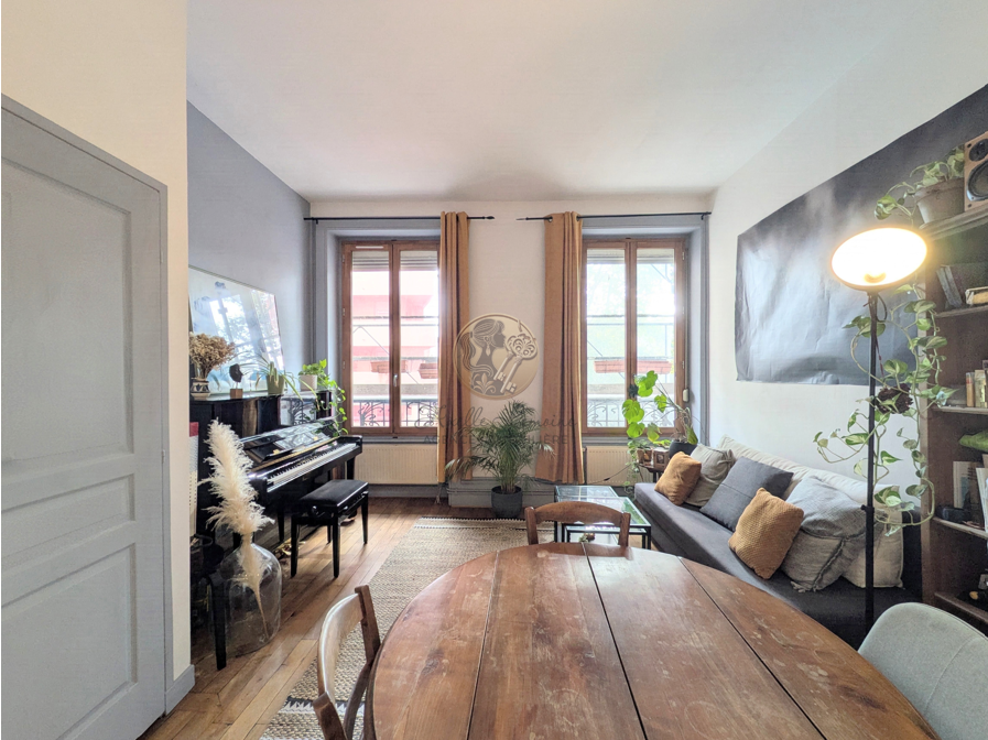 Lyon 7ᵉ rue créqui t2 lumineux de 42 m2 avec cave