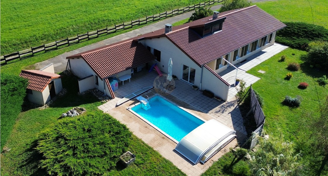 Sur les contreforts du Pilat Maison d’architecte de 222 m2 au cœur d’un environnement naturel préservé