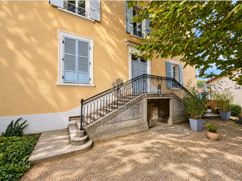 Appartement de charme de 66 m2 en duplex dans une propriété bourgeoise   Vue sur les Monts d’Or