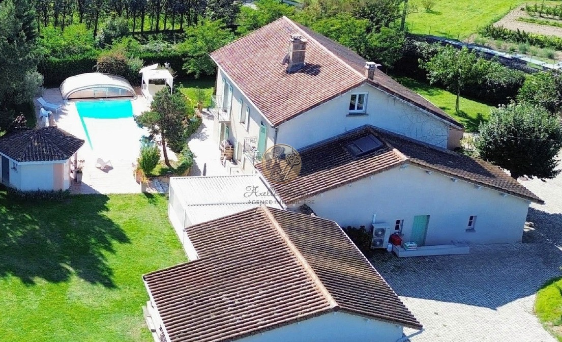 CHAPONOST   Propriété d’exception de 267 m2 avec piscine, pool house et parc paysager de 2 391 m2