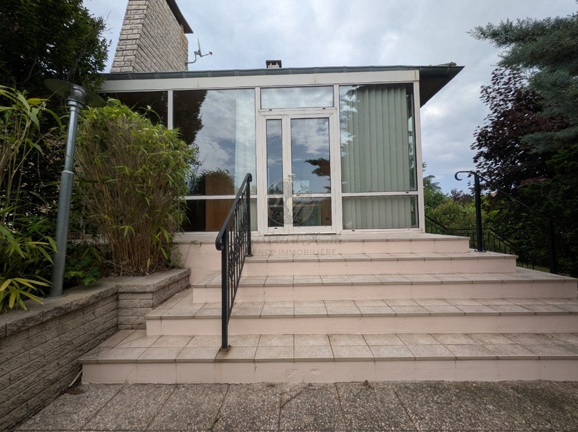 Maison familiale de 179 m2   Millery centre